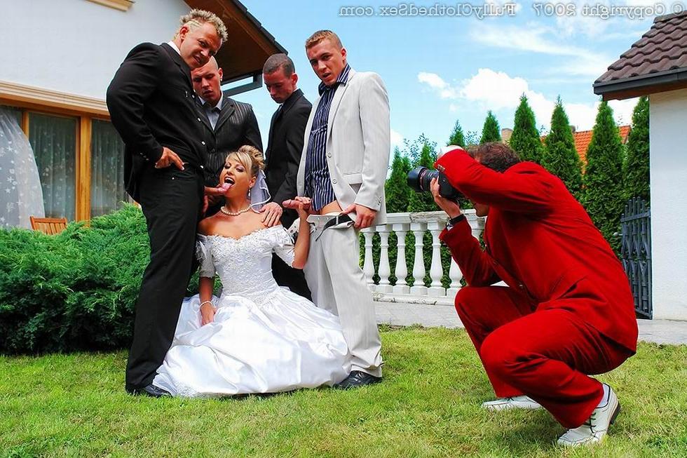 16P Lucky blonde bride pleasing four cocks