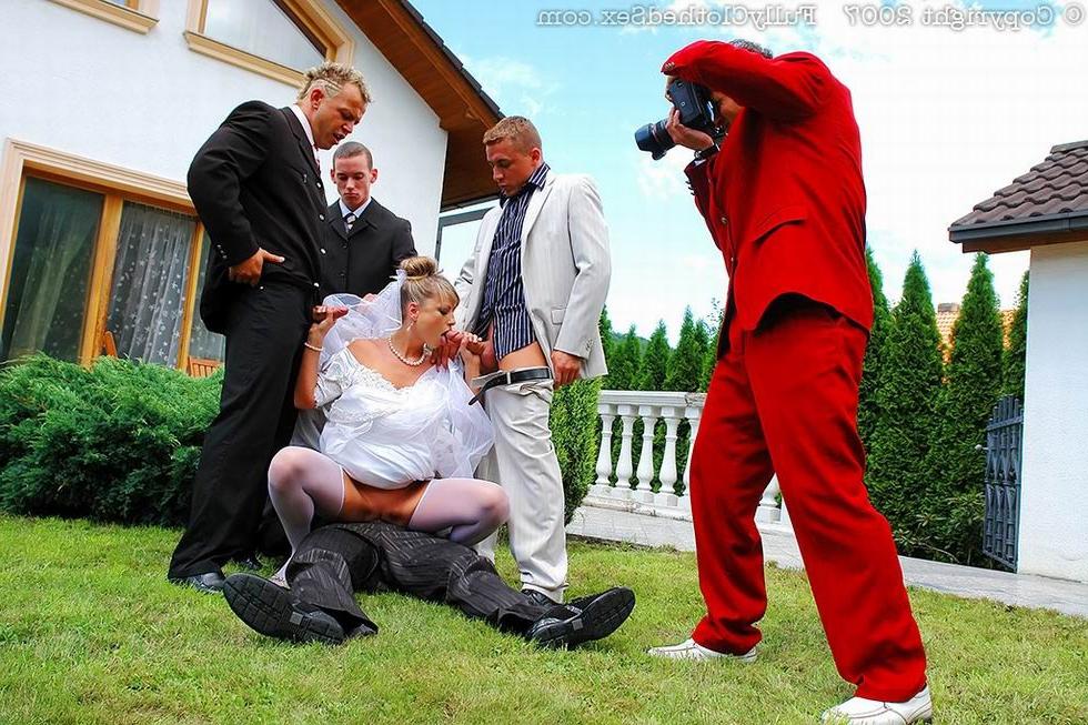 16P Lucky blonde bride pleasing four cocks