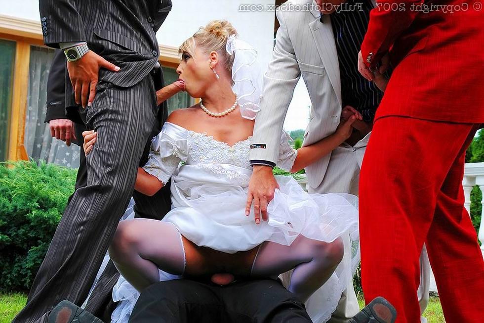 16P Lucky blonde bride pleasing four cocks