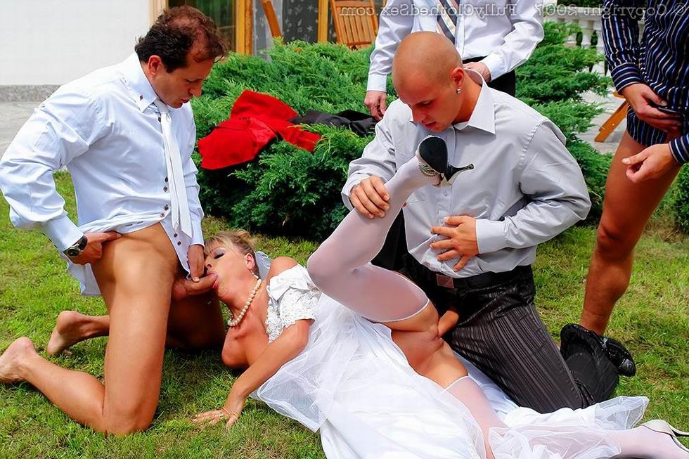 16P Lucky blonde bride pleasing four cocks