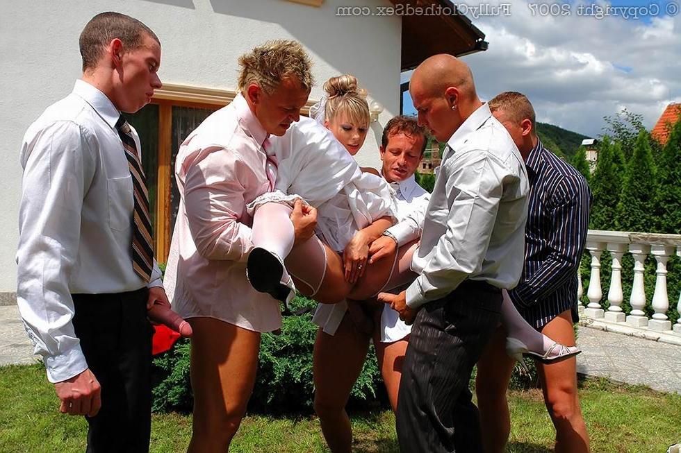 16P Lucky blonde bride pleasing four cocks