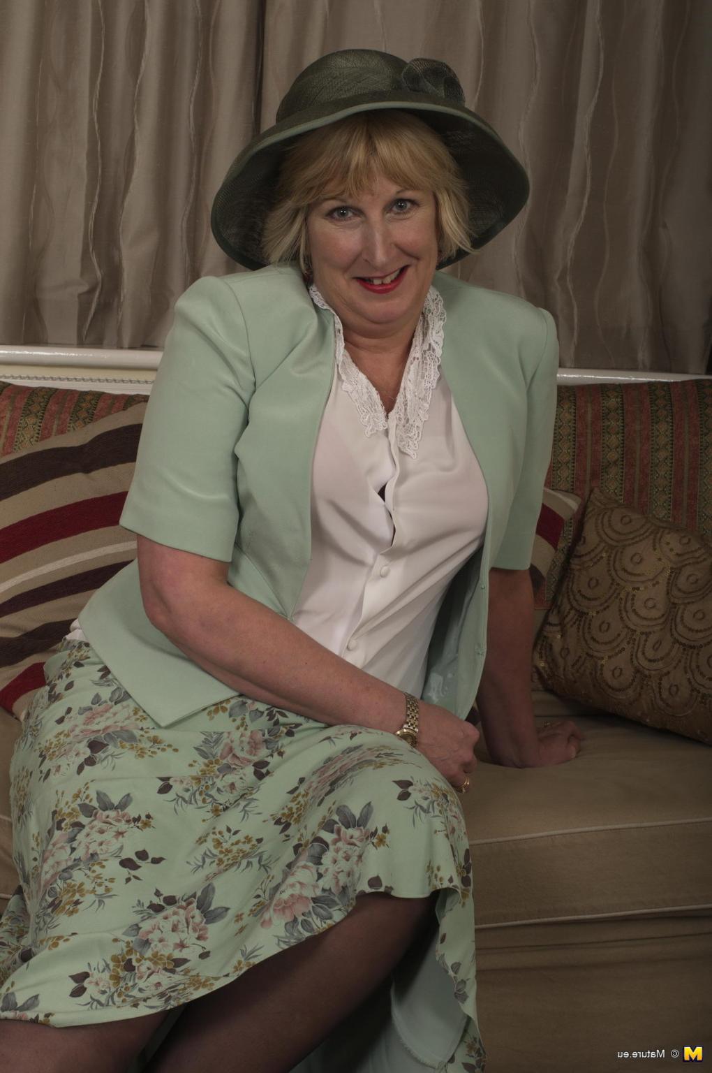 16P Rosemary showing her british butt to all of us