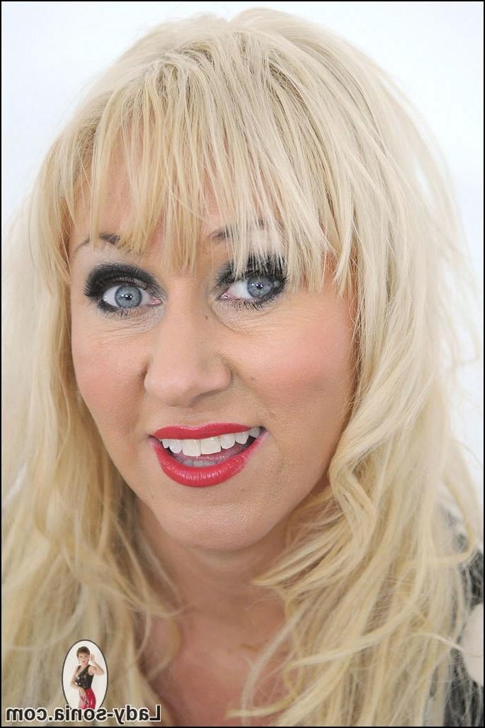15P Mature british blonde masturbatrix miss makepeace milking a cock