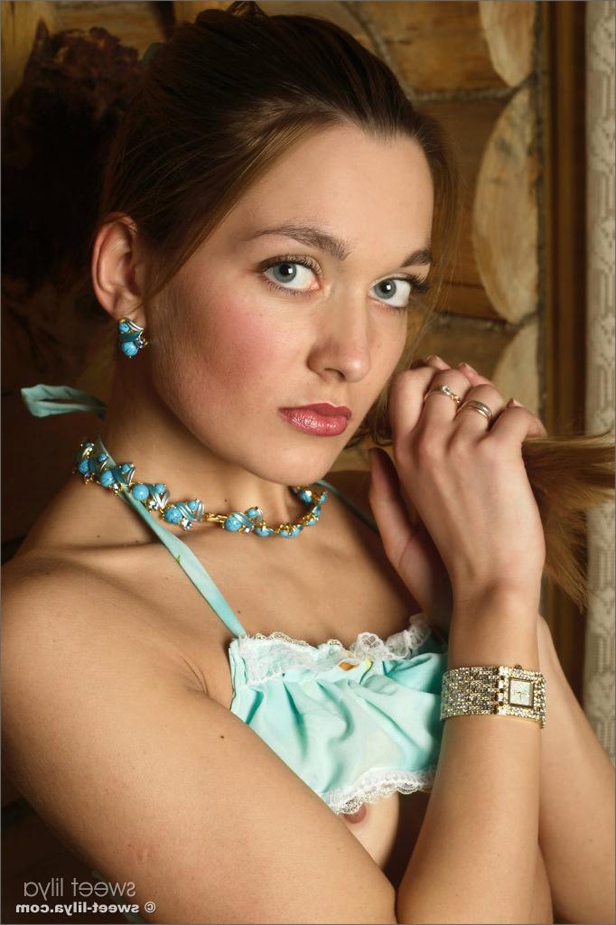 12P Russian teen Sweet Lilya lets us see her hairy snatch