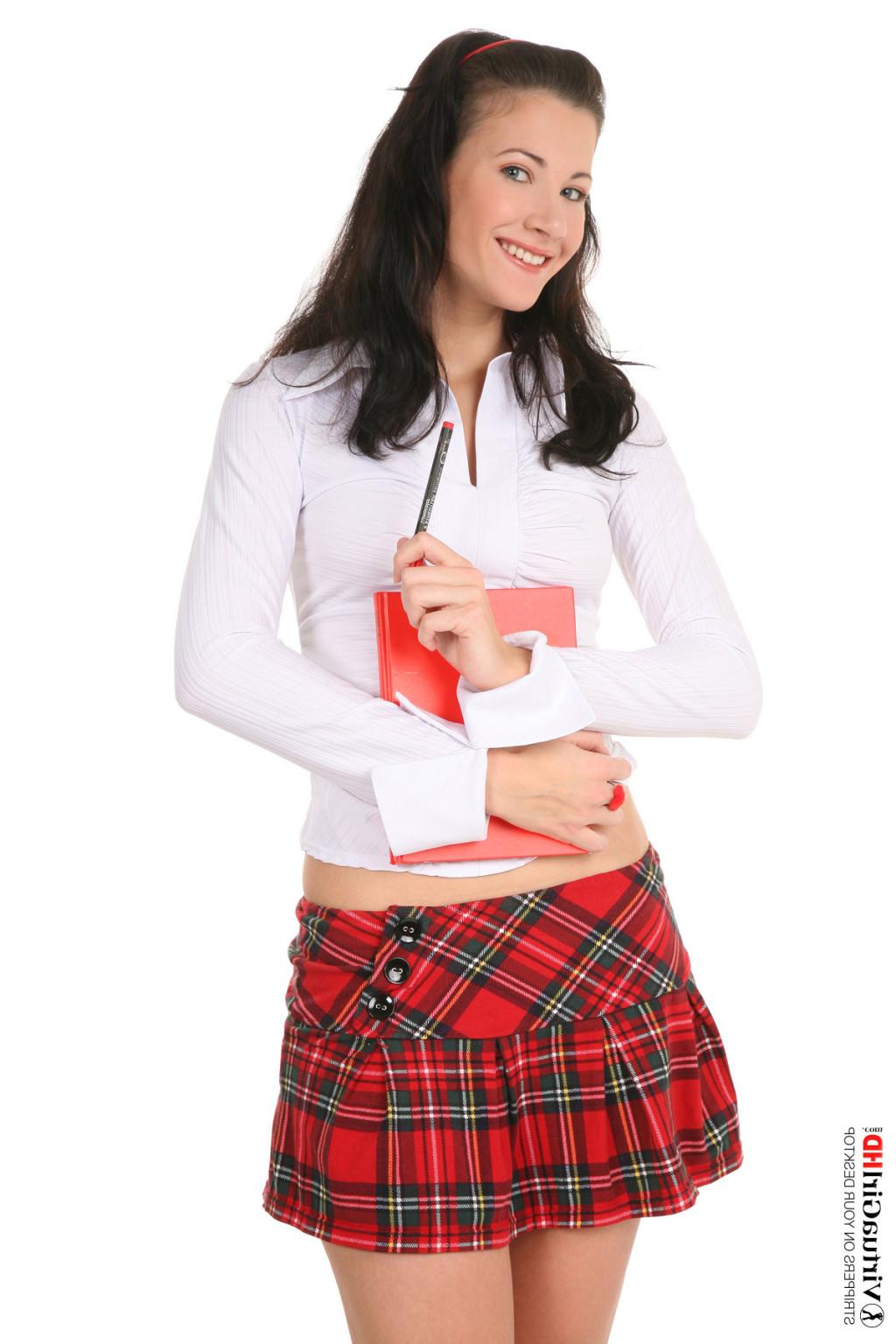 15P Stop watching pictures and get Lauren Crist stripping on your desktop
