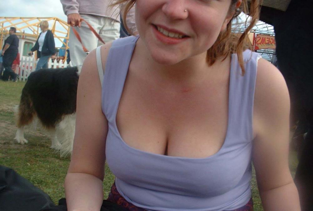 13P Brunette MILF Showing Off Her Body 