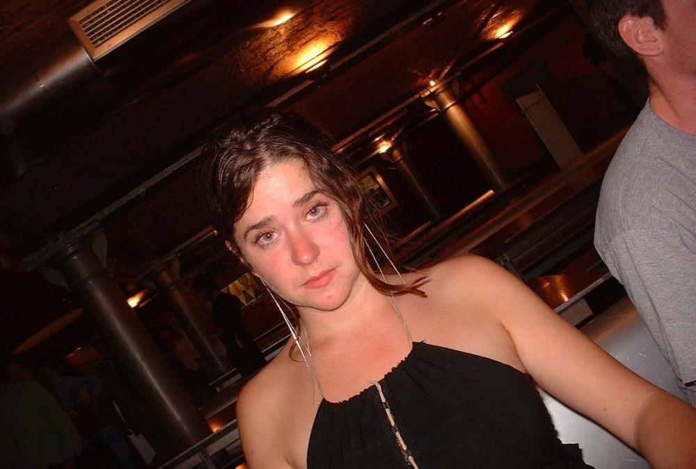 13P Brunette MILF Showing Off Her Body 