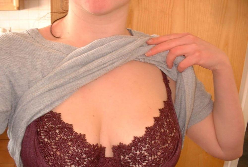 13P Brunette MILF Showing Off Her Body 