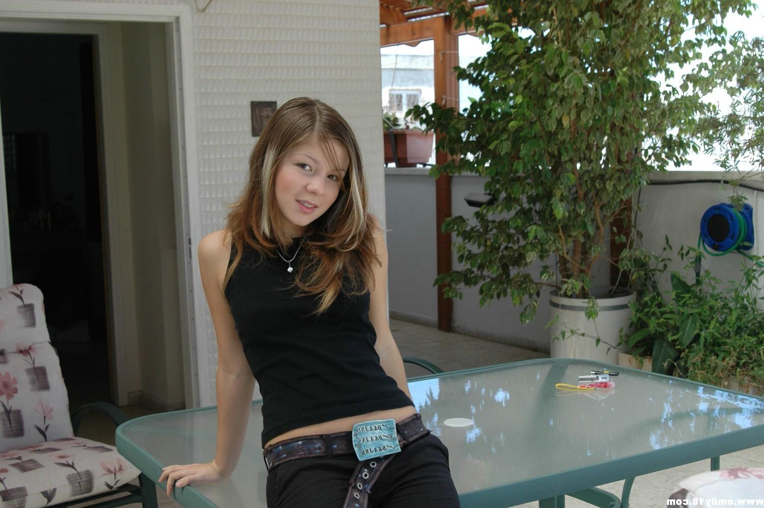 16P Cute amateur topless teen girl
