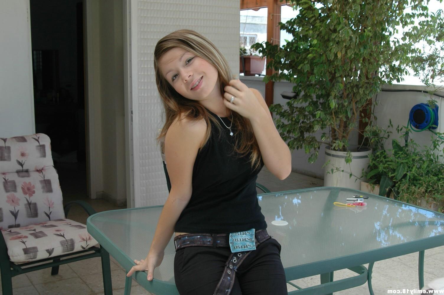 16P Cute amateur topless teen girl
