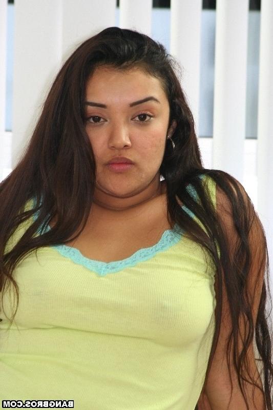 15P dumb broad shows off her dark nipples and chunky body