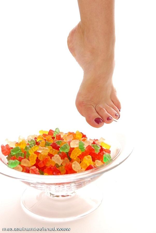 16P Nika Noire Eating Candy With Her Bare Feet