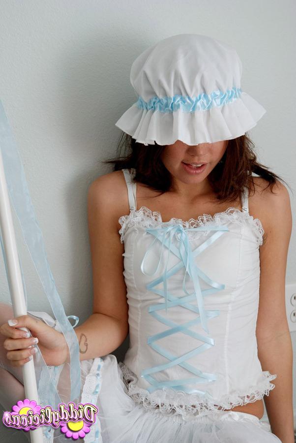 15P Cute teen posing