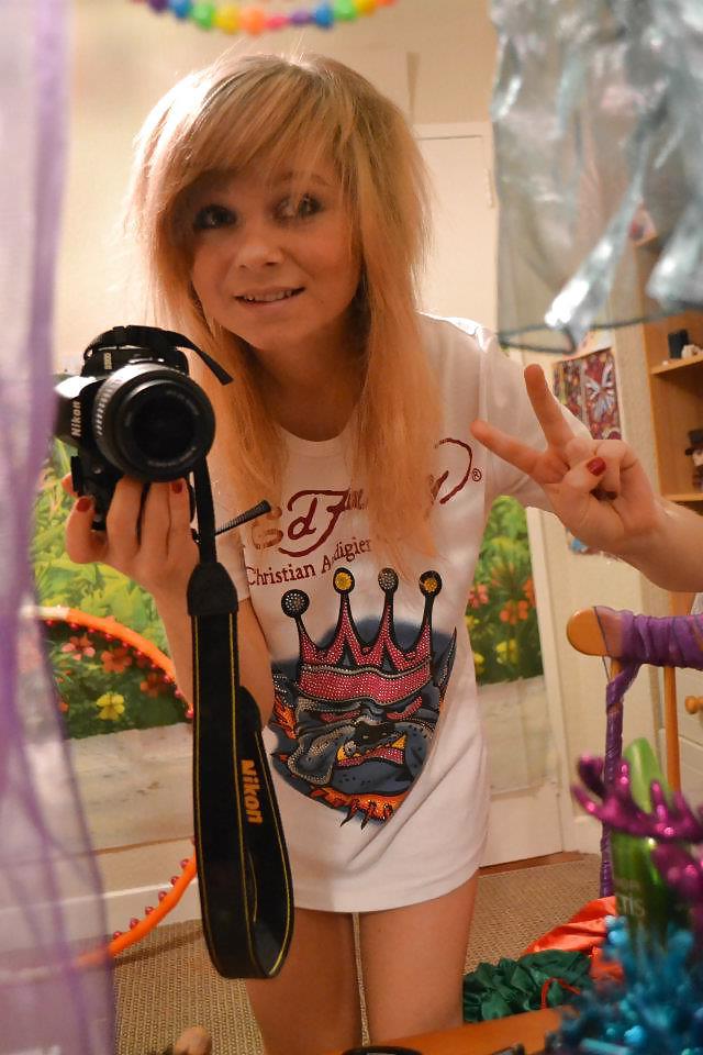 25P Facebook: Cute blonde teen Karolina