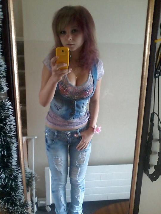 25P Facebook: Cute blonde teen Karolina
