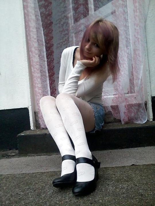 25P Facebook: Cute blonde teen Karolina