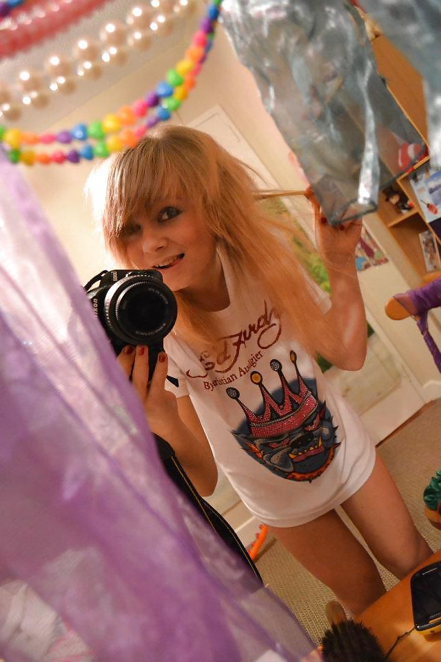 25P Facebook: Cute blonde teen Karolina