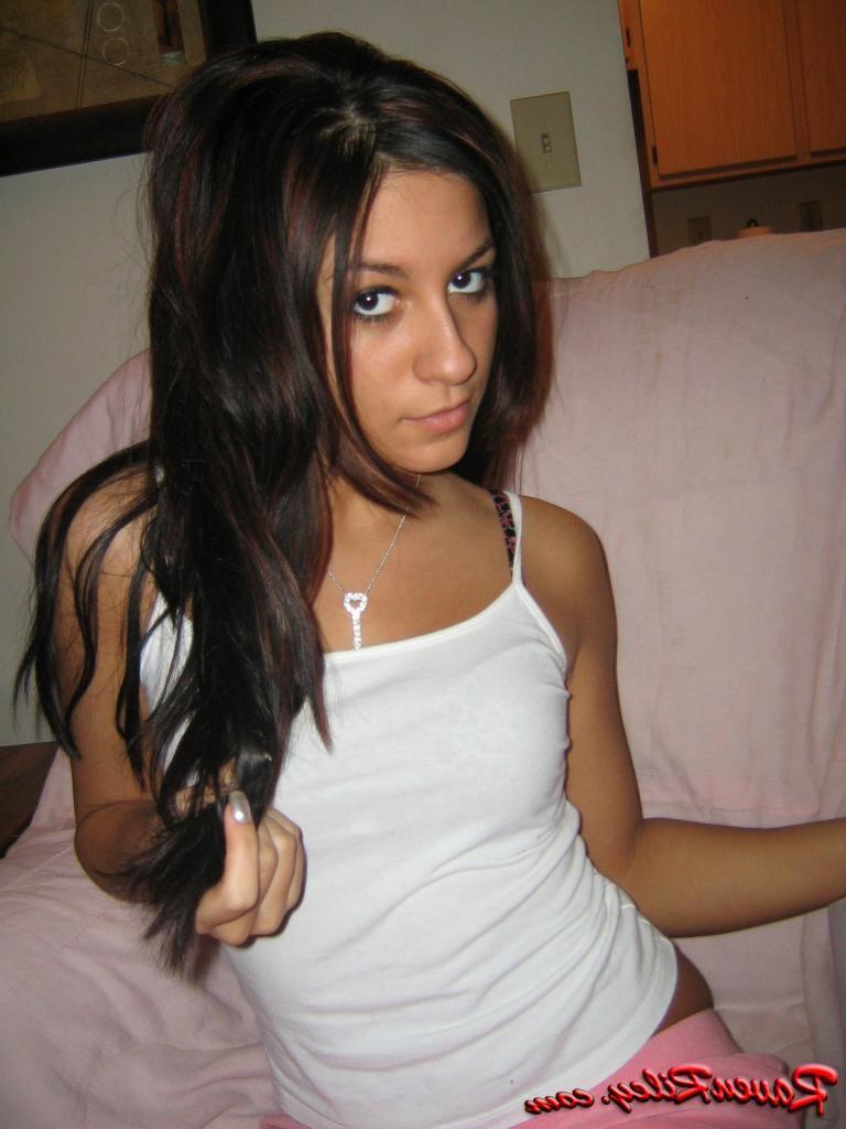 16P sexy nasty raven gets ready to take the bone