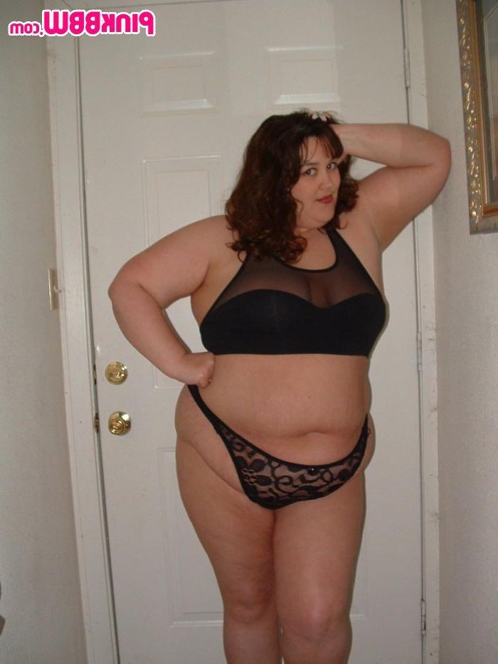 16P Stunning brunette chubby gets naked and naughty