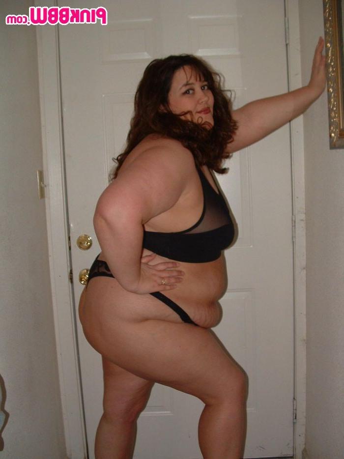 16P Stunning brunette chubby gets naked and naughty
