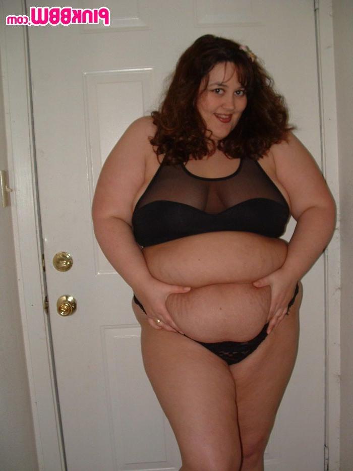 16P Stunning brunette chubby gets naked and naughty