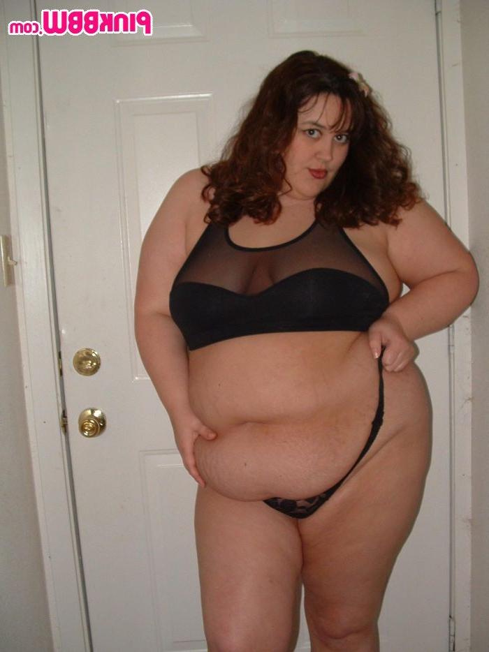 16P Stunning brunette chubby gets naked and naughty