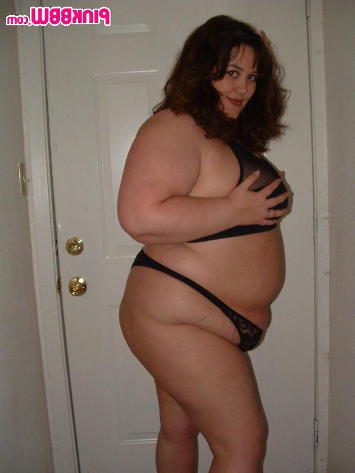 16P Stunning brunette chubby gets naked and naughty