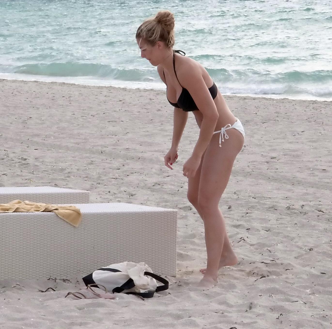16P Gemma Atkinson tanning topless her round ass
