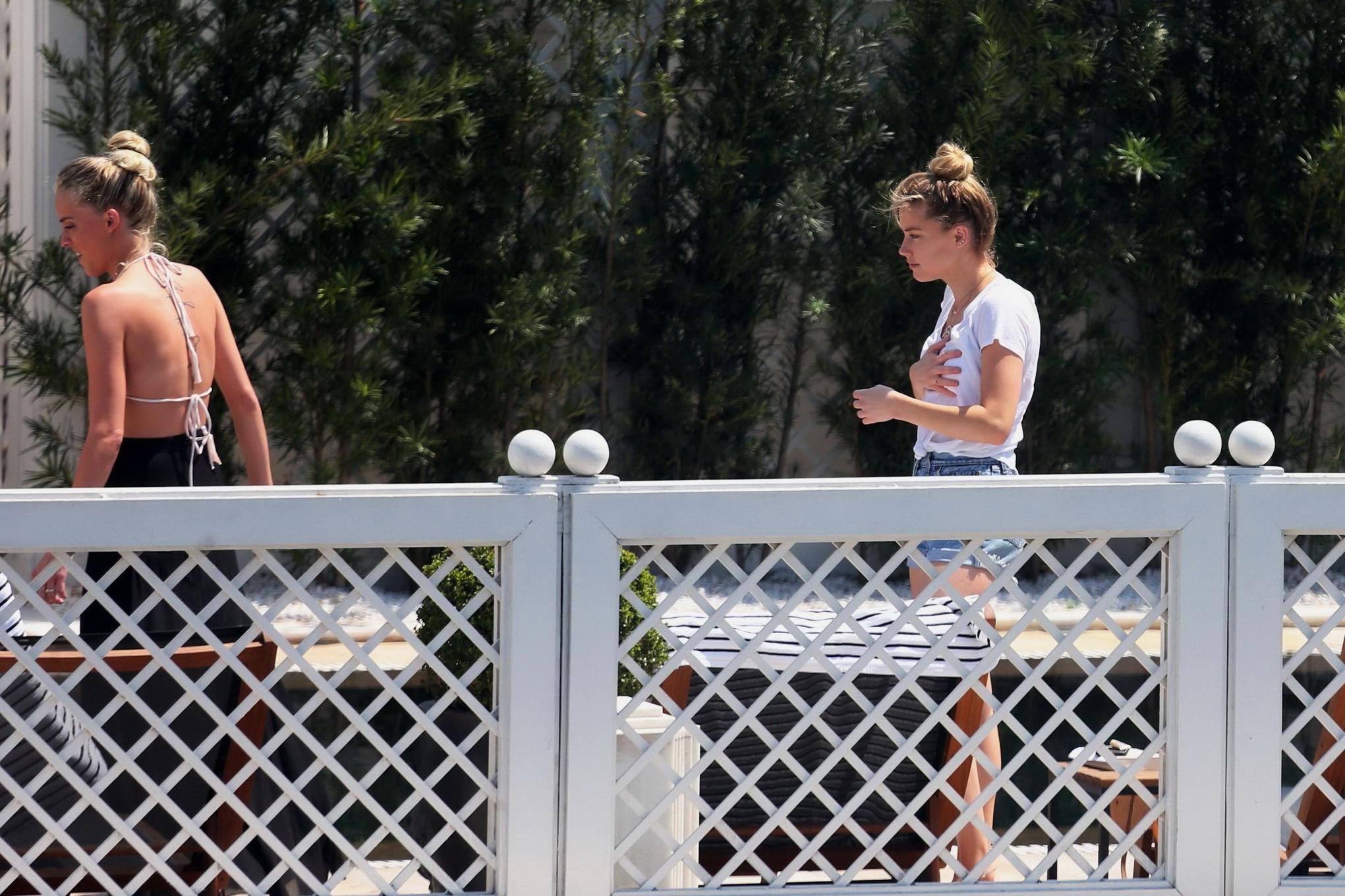 16P Amber Heard shows off her juicy bikini ass poolside