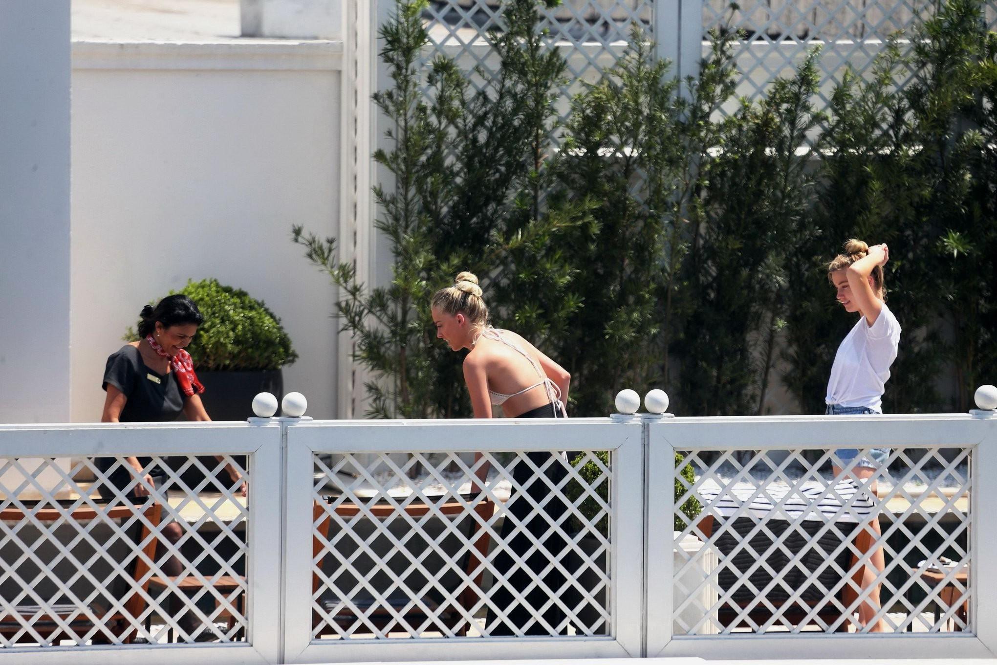 16P Amber Heard shows off her juicy bikini ass poolside