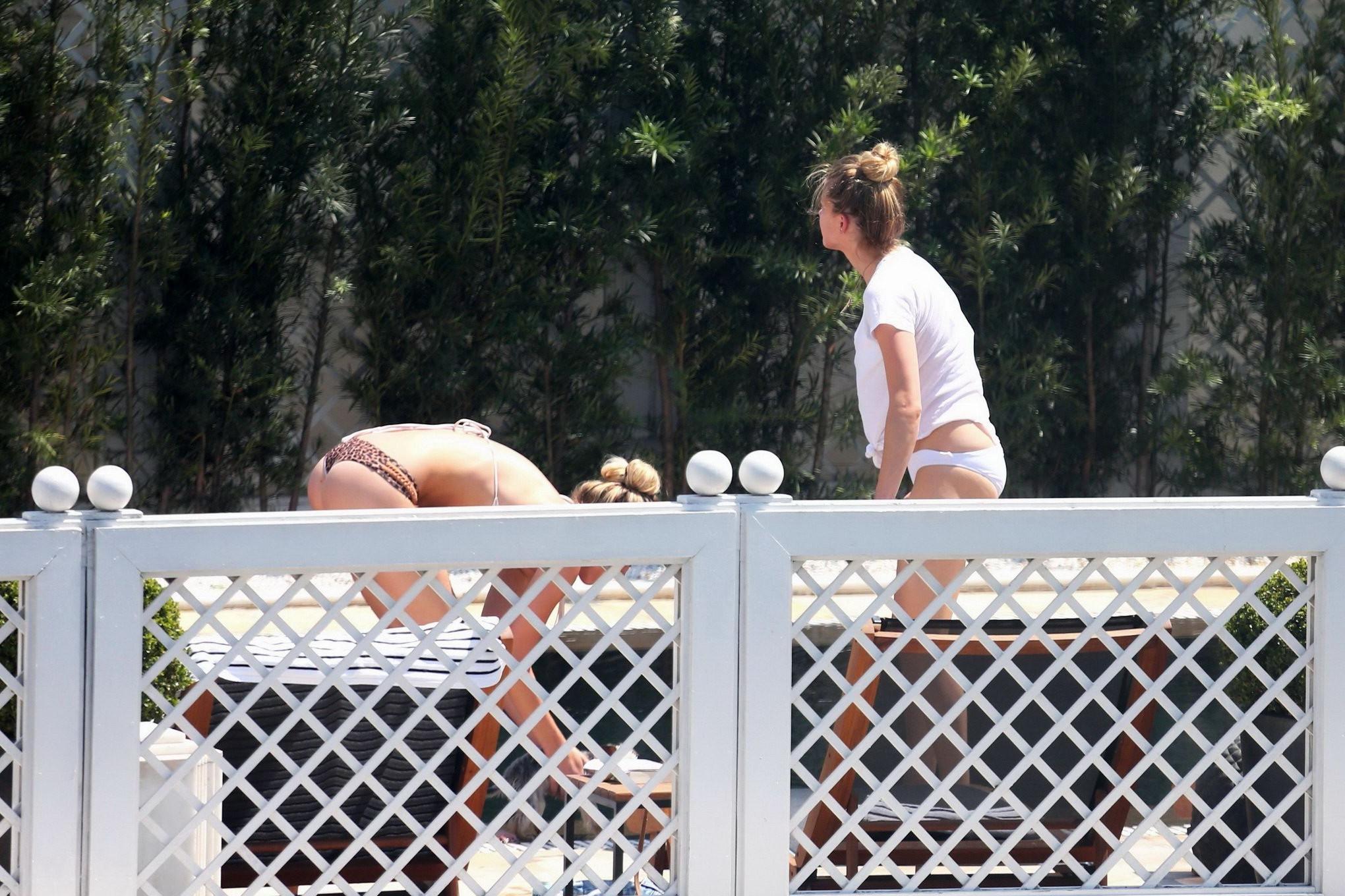 16P Amber Heard shows off her juicy bikini ass poolside