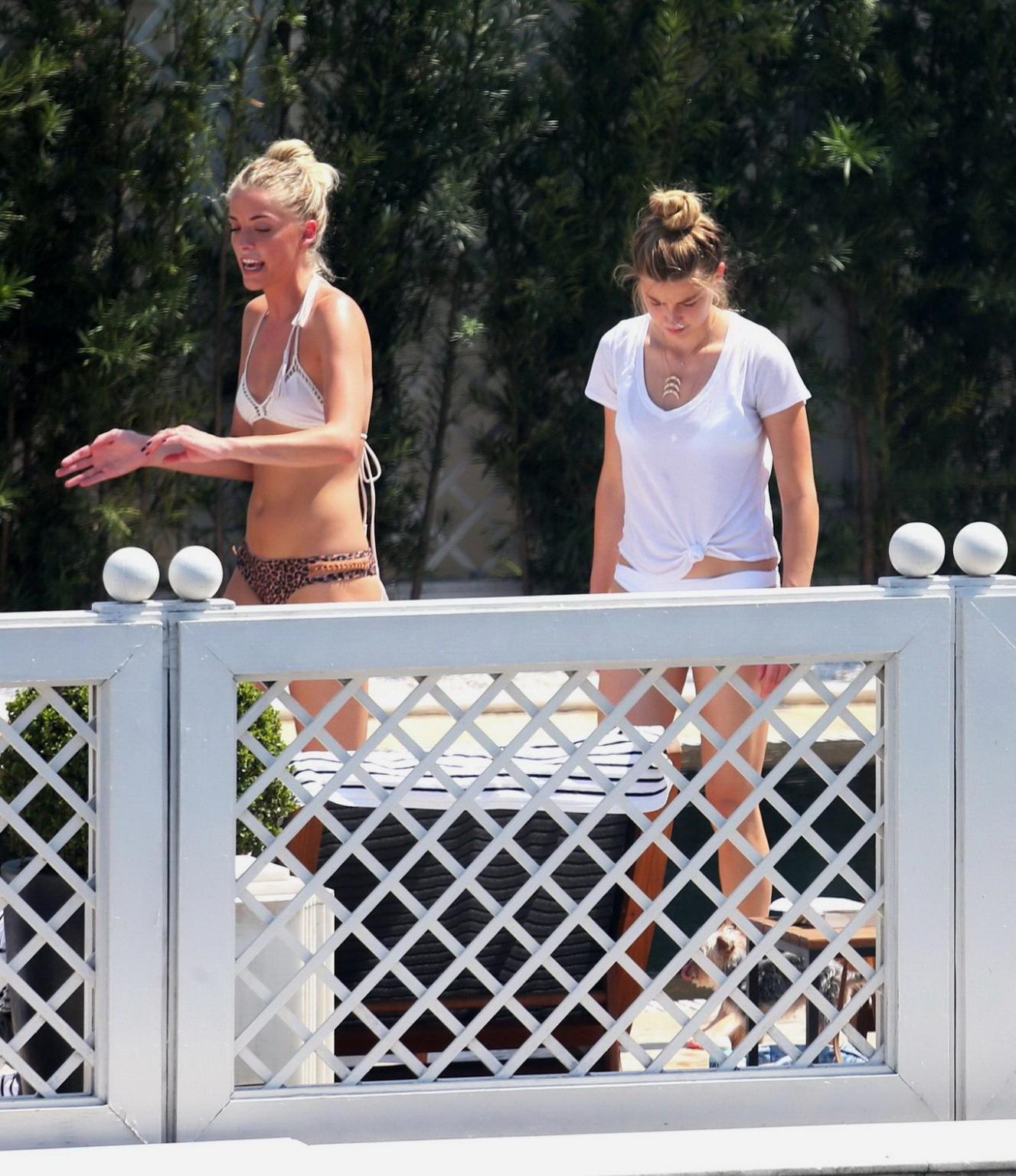 16P Amber Heard shows off her juicy bikini ass poolside