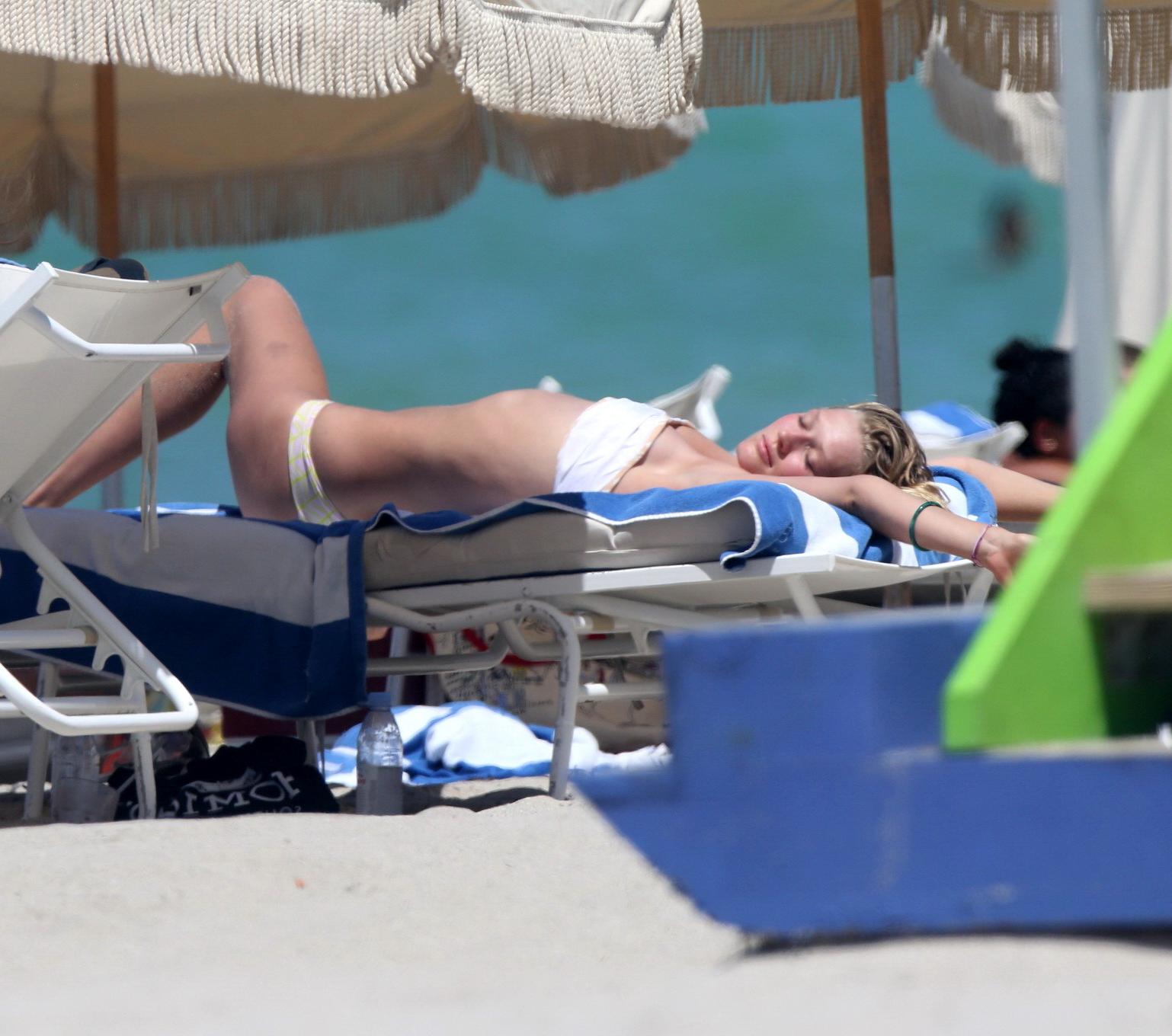 16P Toni Garrn topless tanning her back
