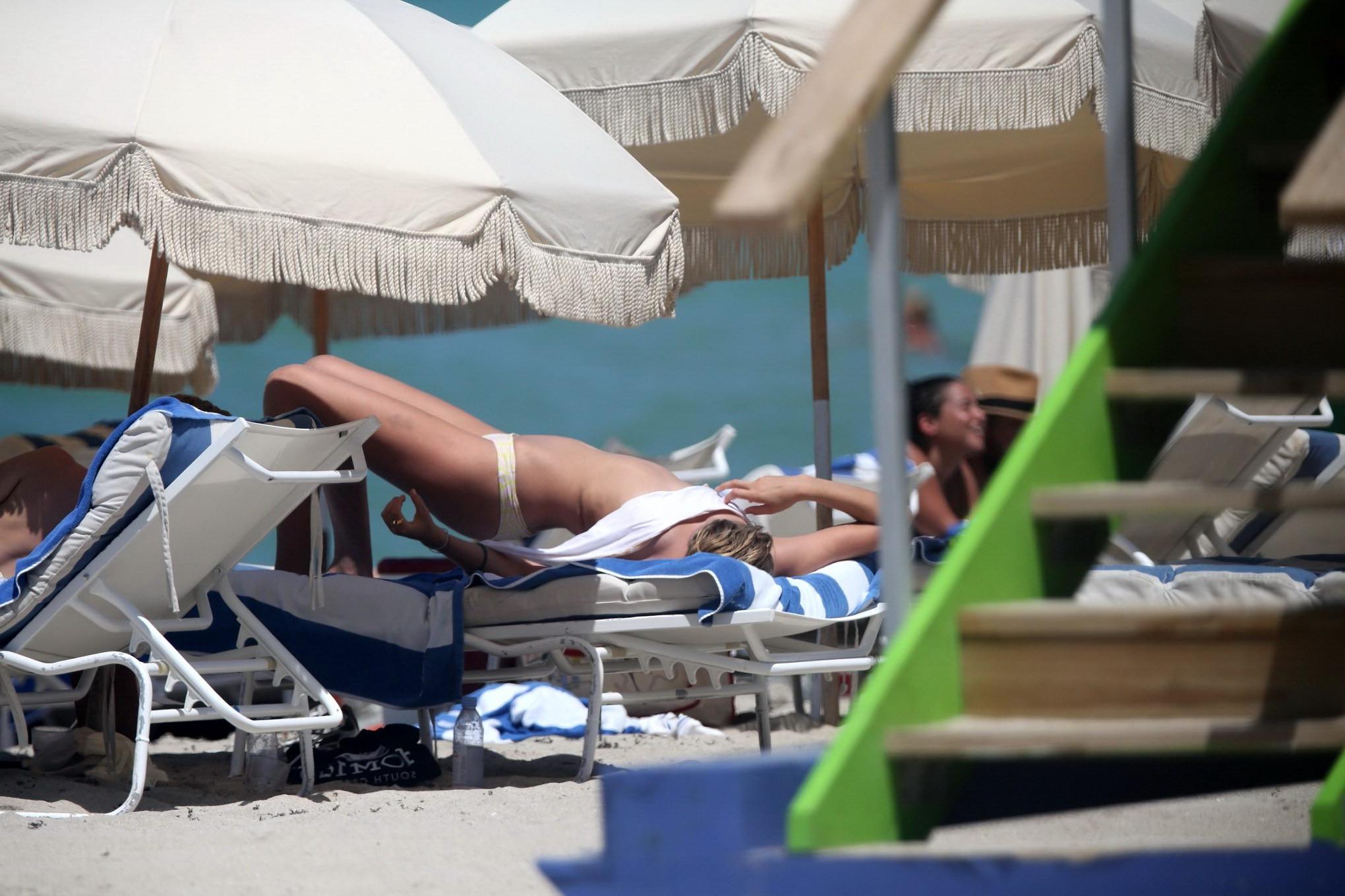 16P Toni Garrn topless tanning her back