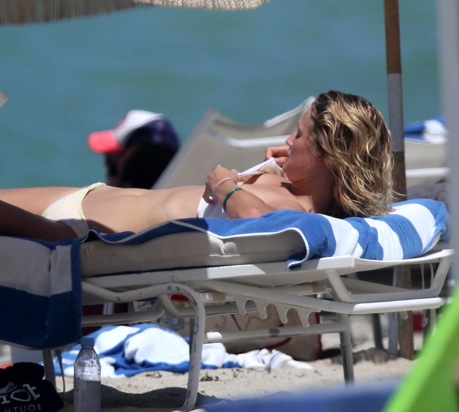 16P Toni Garrn topless tanning her back