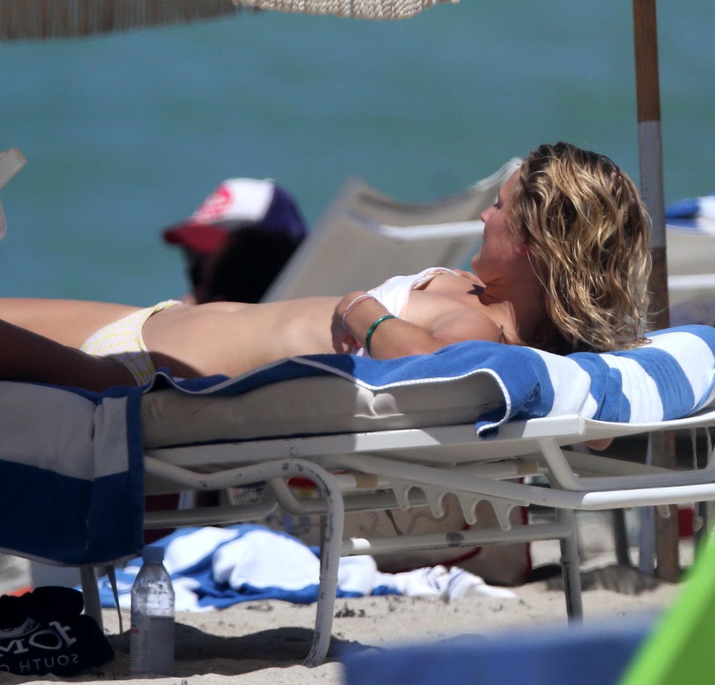 16P Toni Garrn topless tanning her back