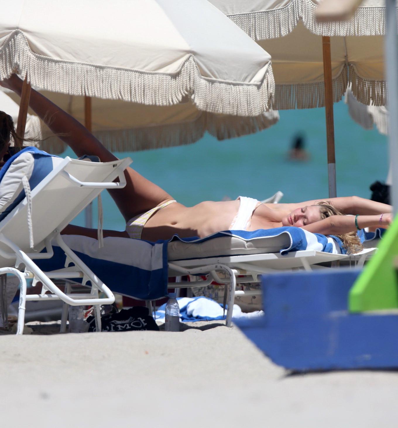 16P Toni Garrn topless tanning her back