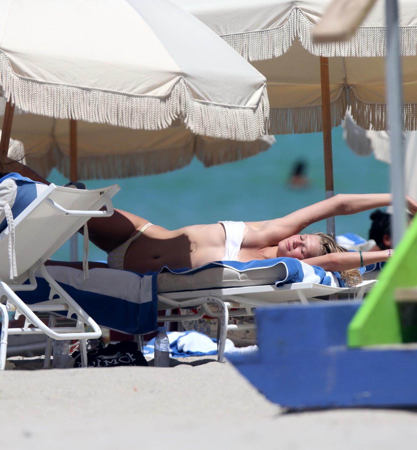 16P Toni Garrn topless tanning her back