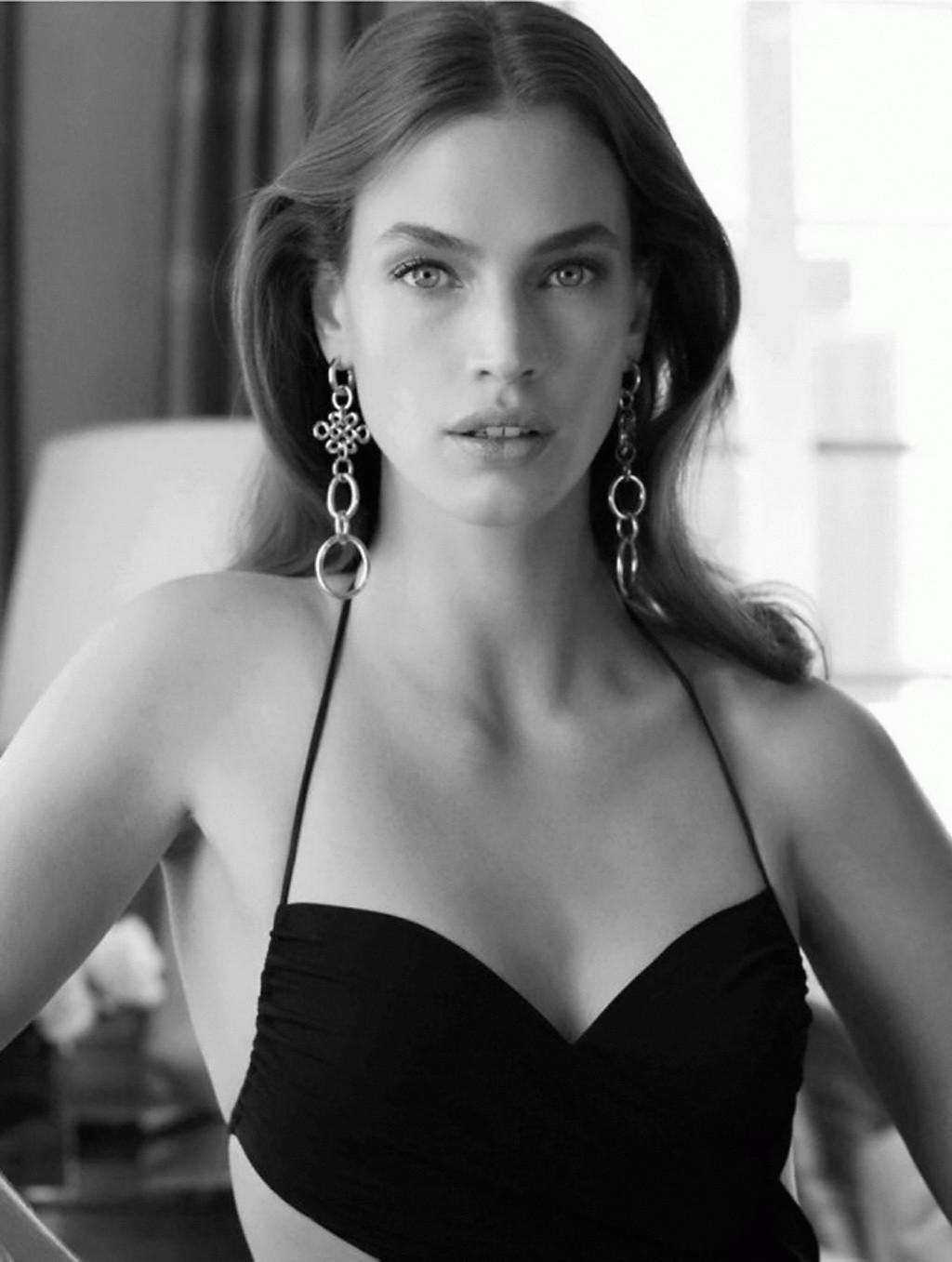16P Crista Cober topless trying to hide her boobs in the February 2015 issue of Vogu
