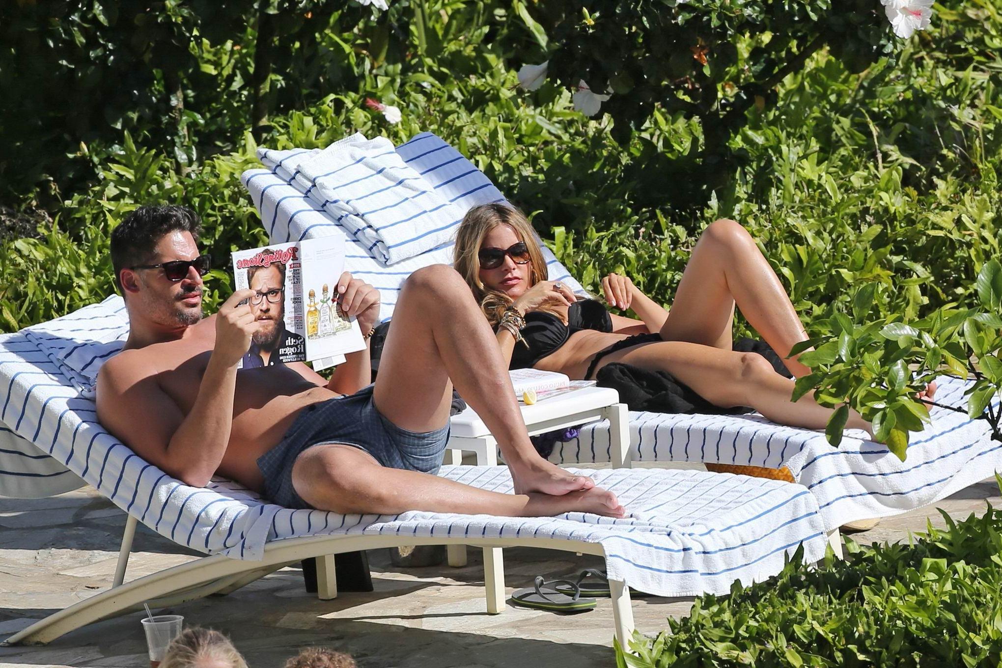 16P Sofia Vergara showing her juicy ass in black bikini poolside in Hawaii