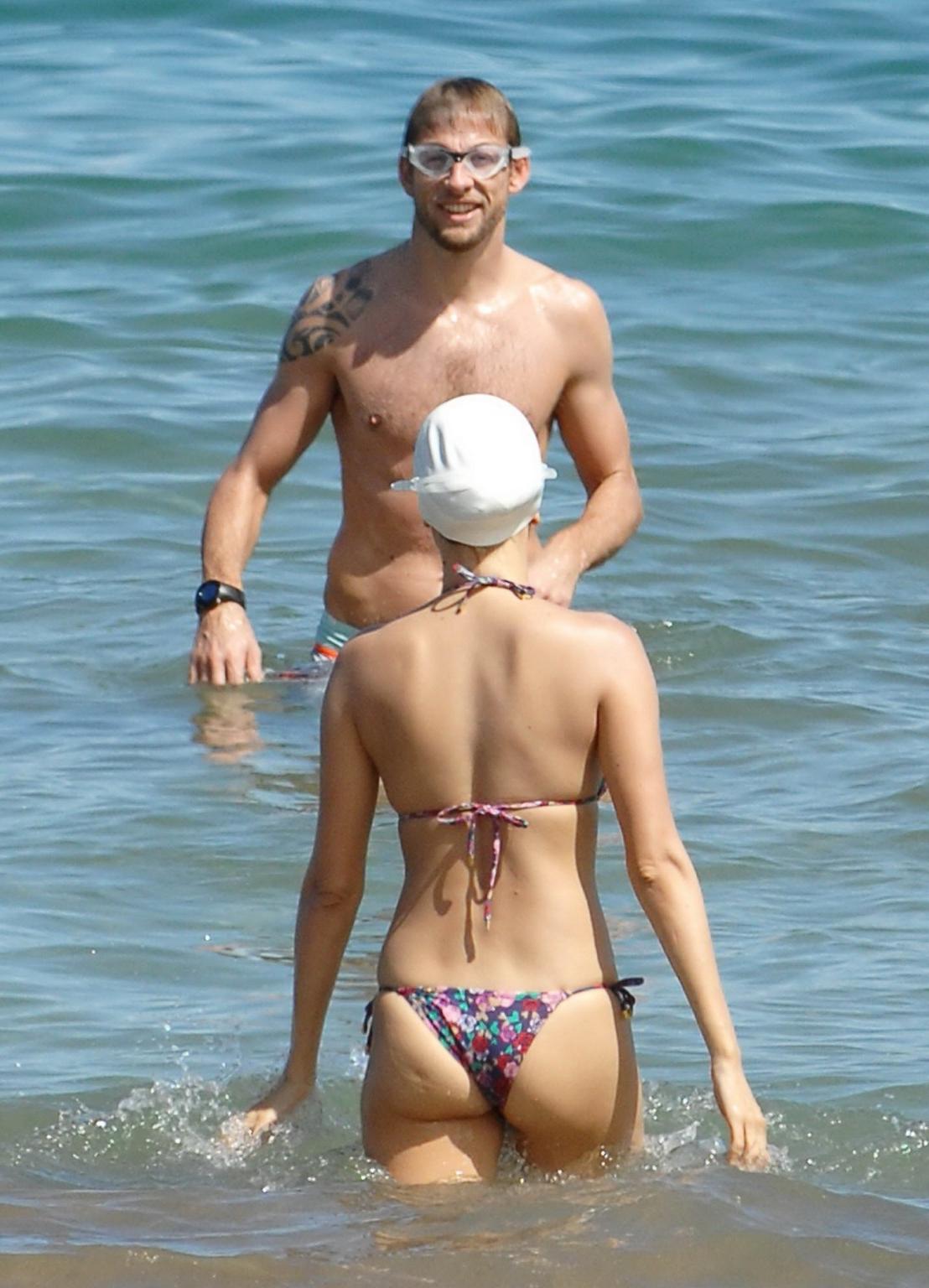 15P Jessica Michibata shows off her juicy ass in a tiny floral bikini at the beach i