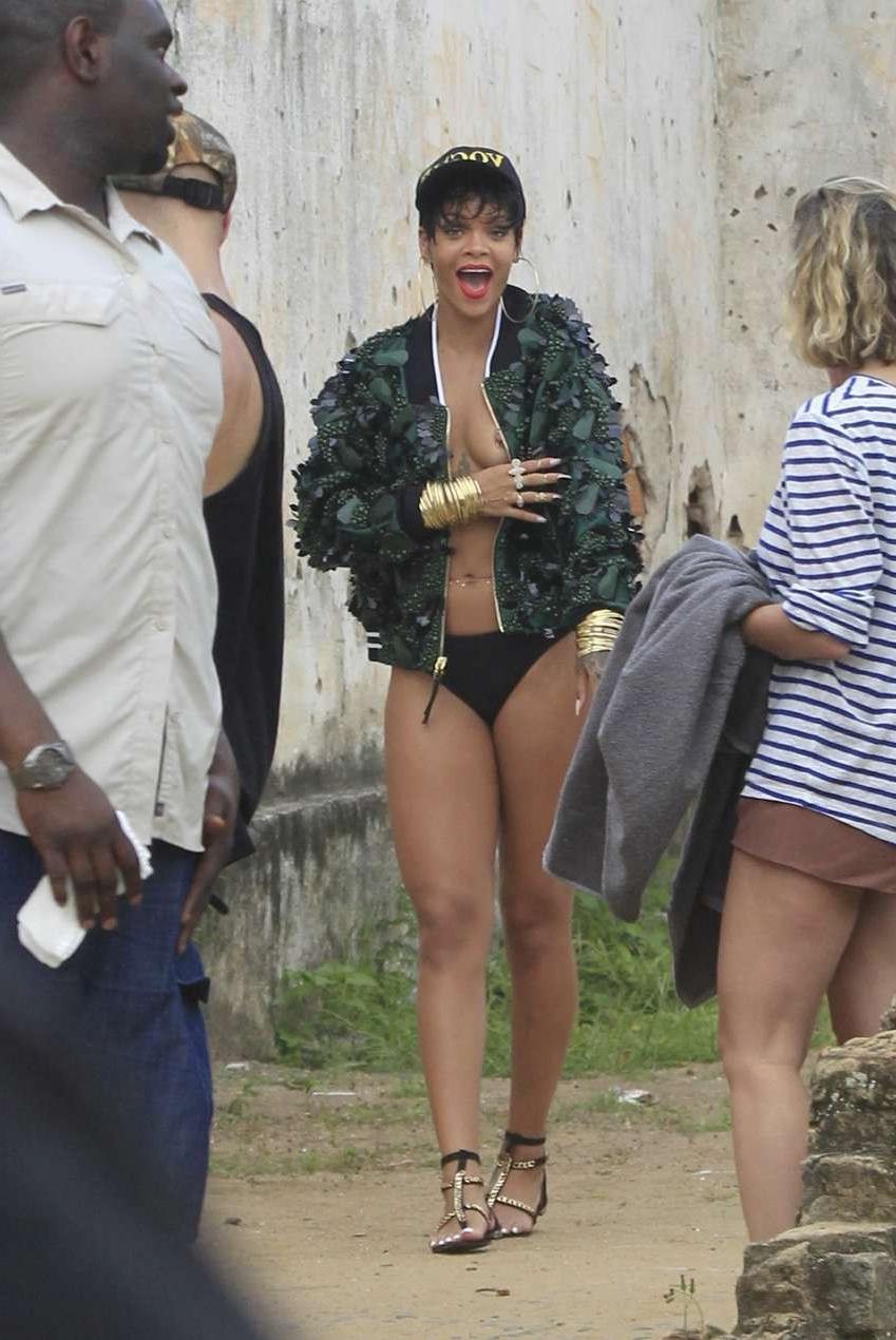 16P Rihanna topless boobs with covered nipples