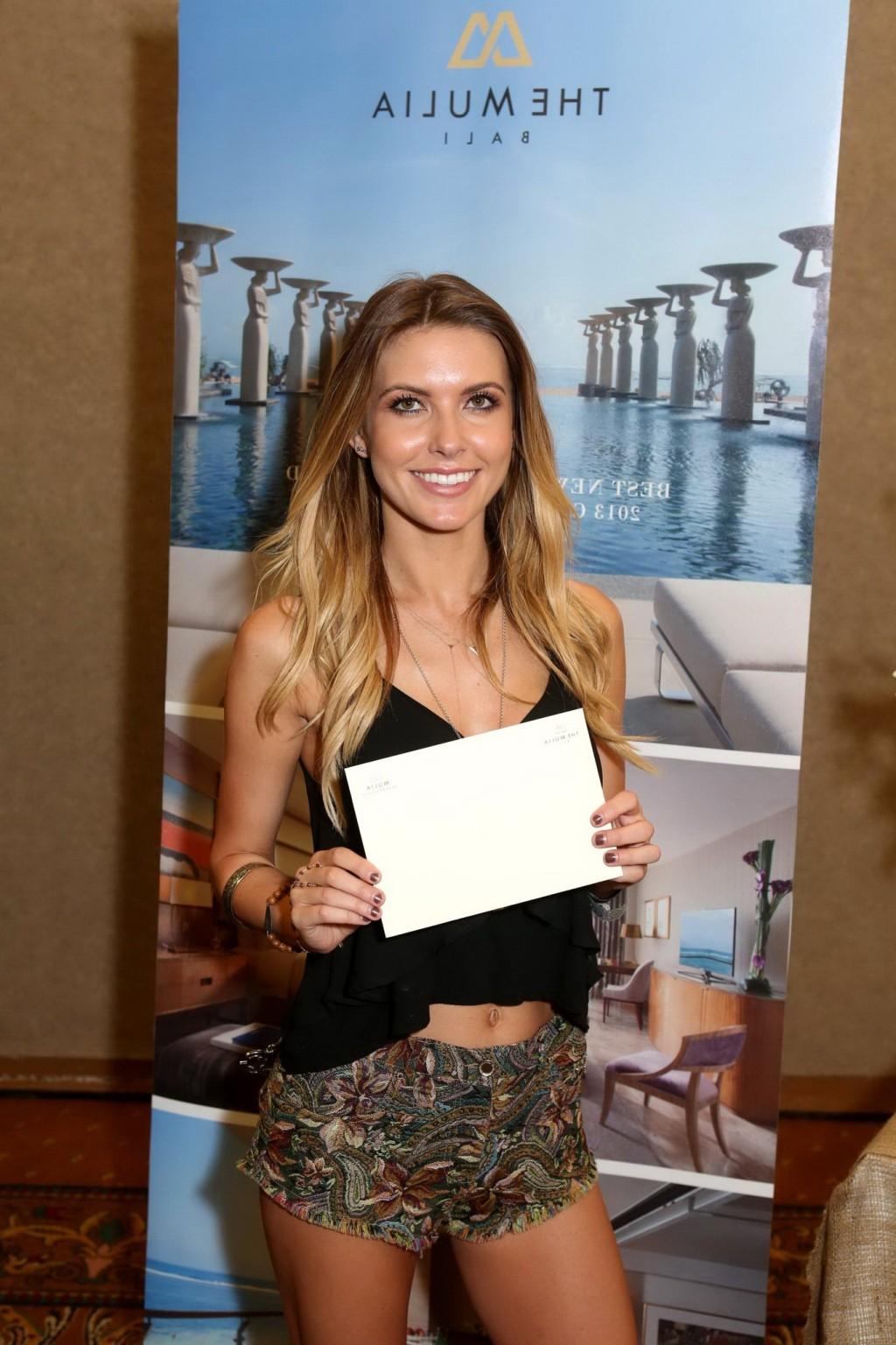 16P Audrina Patridge leggy wearing shorts and boots at Kari Feinstein Music Festival