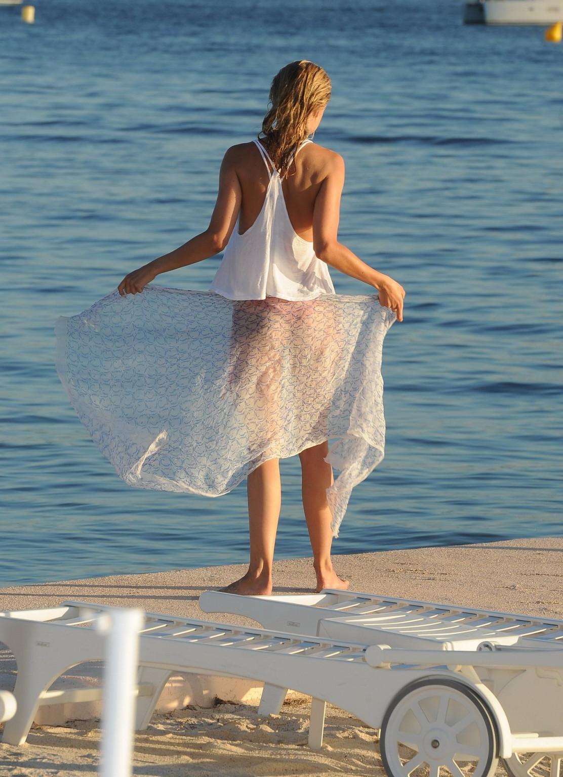 16P Kimberley Garner morning topless at Mykonos docks in Greece