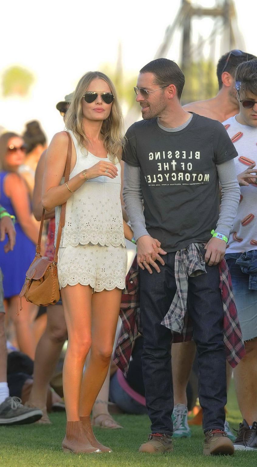16P Kate Bosworth leggy wearing retro shorts and top at Coachella Music and Arts Fes
