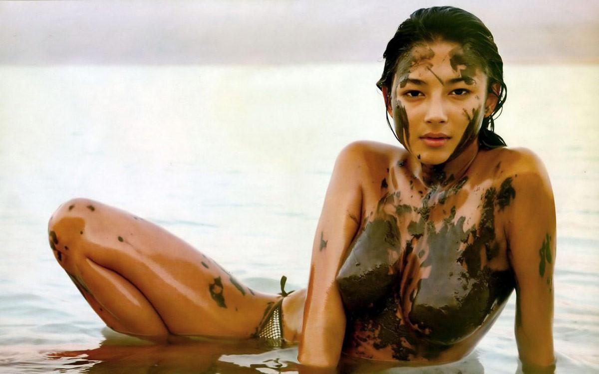 15P Jessica Gomes topless big nude boobs