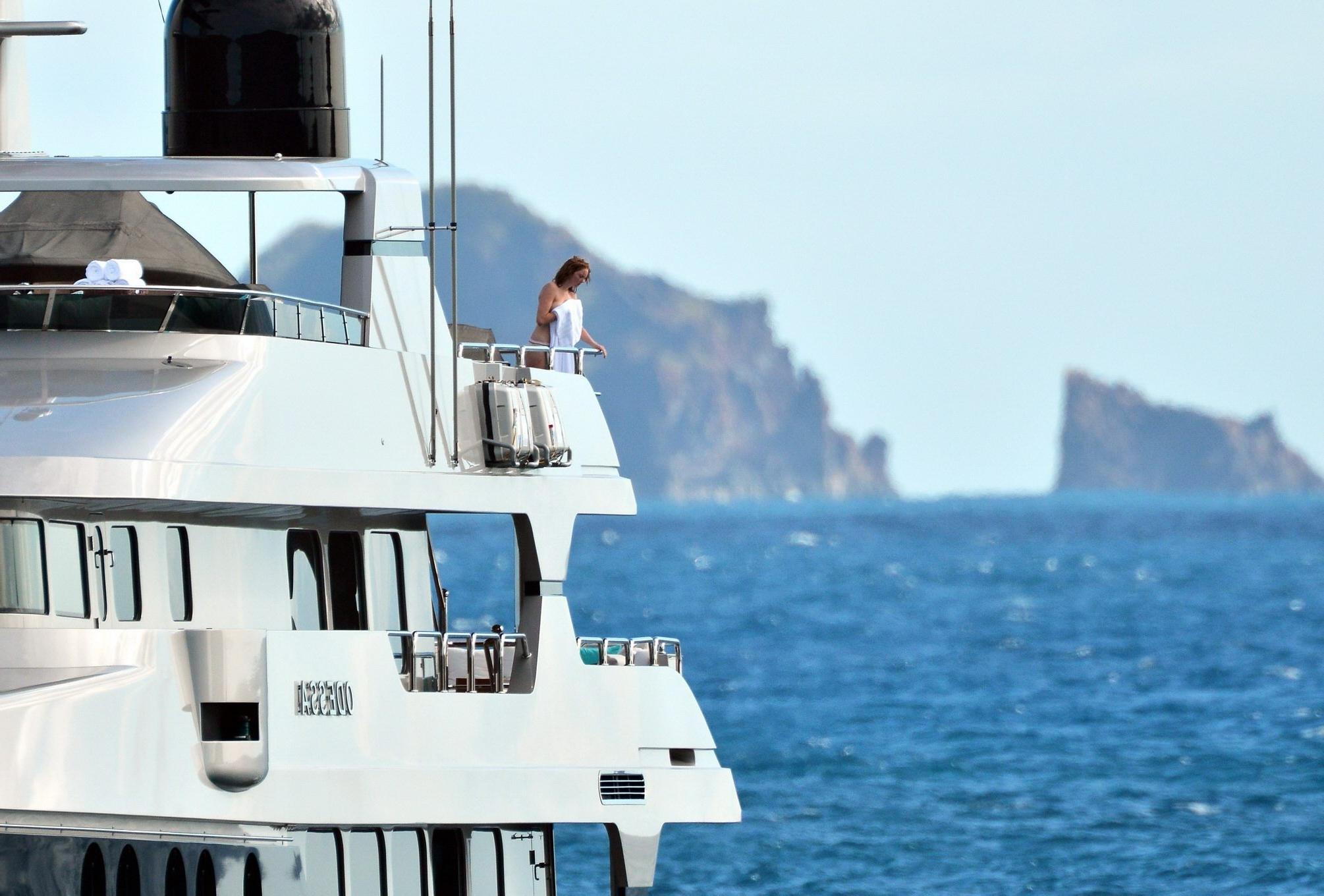 10P Busty Lily Cole diving topless from a yacht in St. Barts