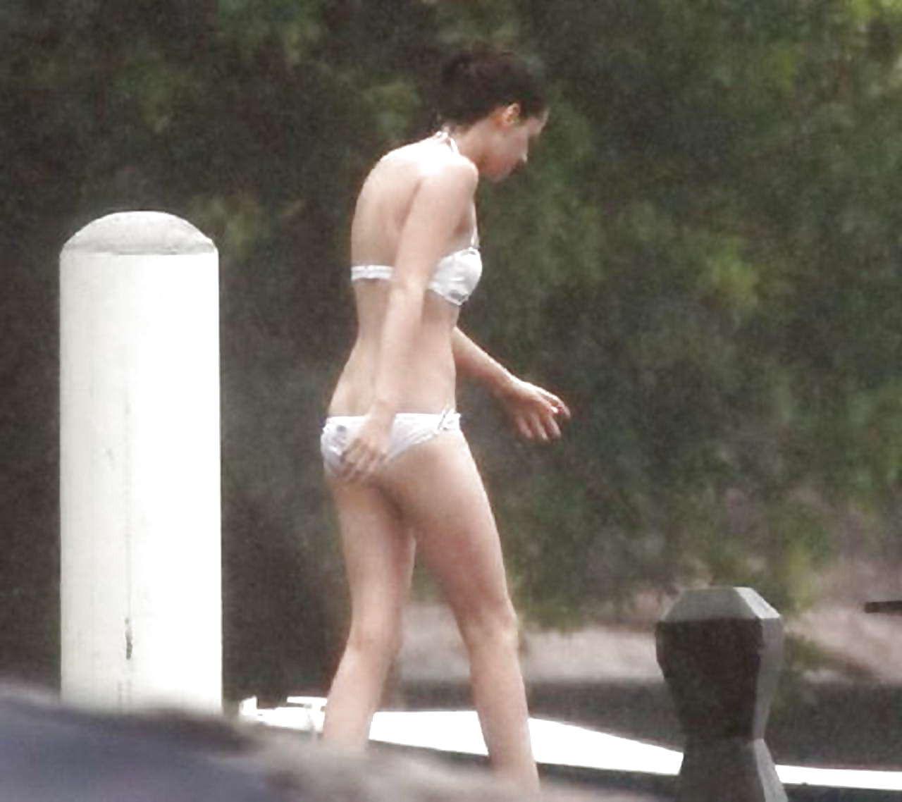 10P Kristen Stewart sexy bikini body and topless photos