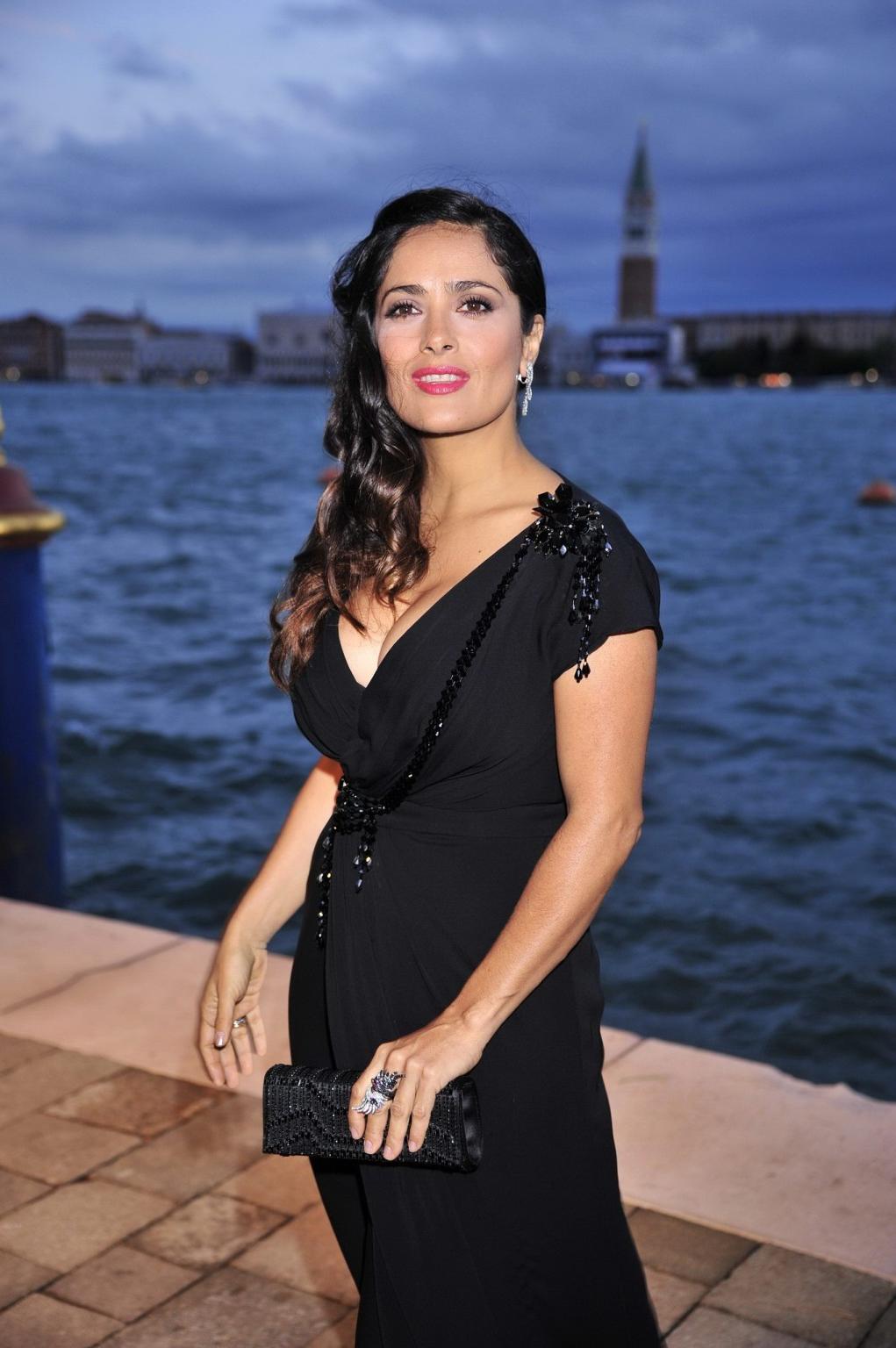 10P Salma Hayek showing huge cleavage at Gucci Award for Women in Cinema in Venice