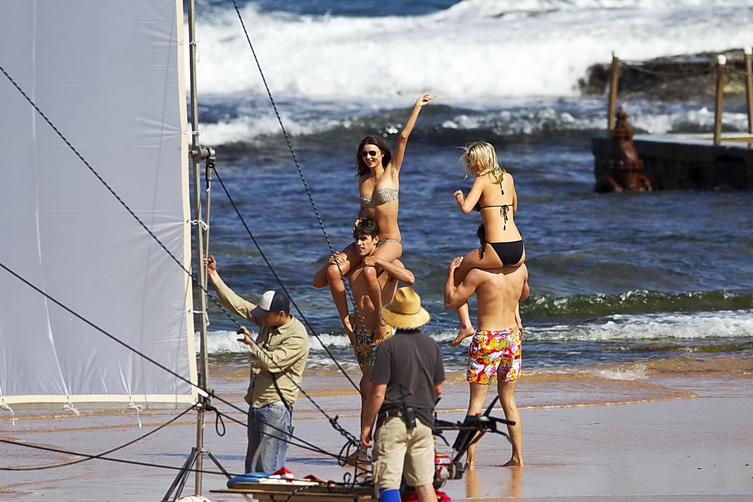 10P Miranda Kerr shows her juicy ass wearing strapless leopard print bikini at photo
